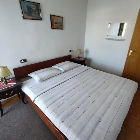 Apartmaji Samec * 이졸라