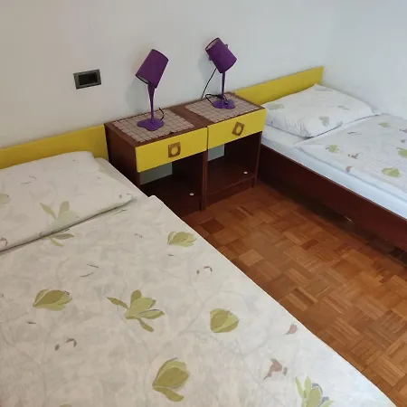 Samec * Izola