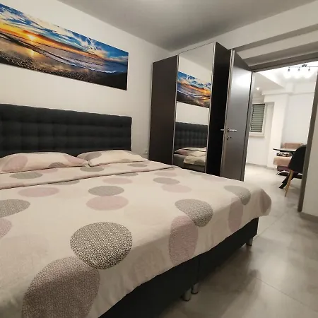 Apartmaji Samec 아파트 *