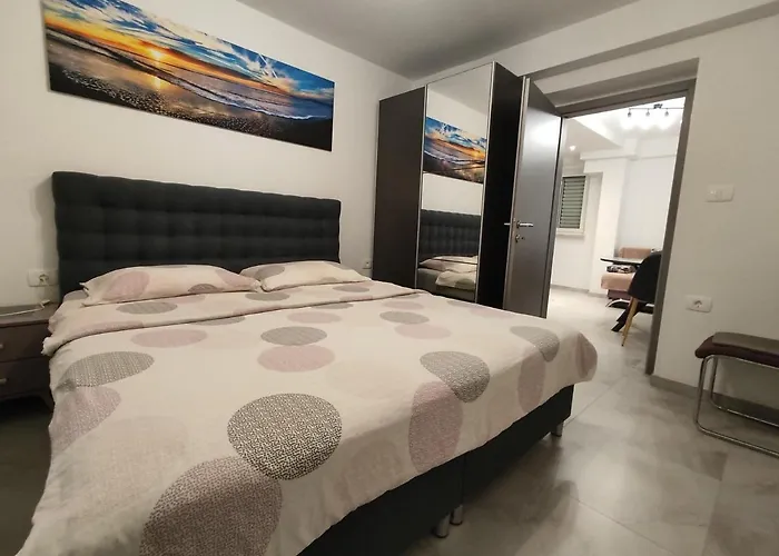 Samec Διαμέρισμα *